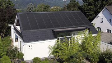 Haus mit Solarpanelen